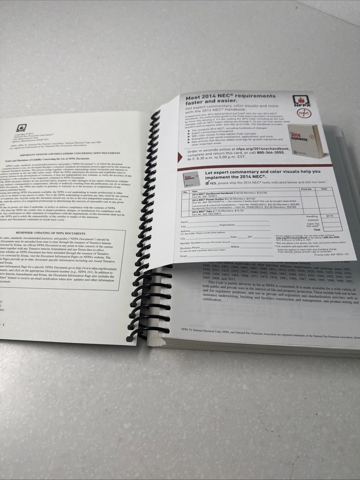 NFPA 70, National Electrical Code : 2014 Edition by National Fire Protection Association (NFPA) (2013, Spiral)