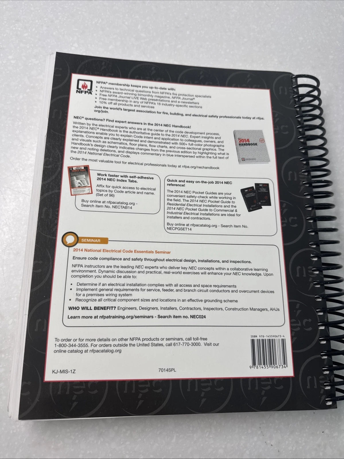 NFPA 70, National Electrical Code : 2014 Edition by National Fire Protection Association (NFPA) (2013, Spiral)